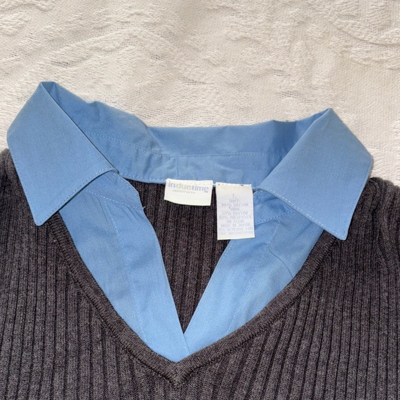 Gently Loved Women's Black Maternity Sweater with Blue Accents by In Due Time - Picture 4 of 6